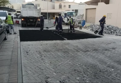 إنشاء مرتفعات لتخفيف السرعة في مدينة حمد
