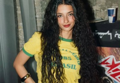أميرة أديب تقود فريق كرة قدم نسائية في "رحلة طاهر المصري"
