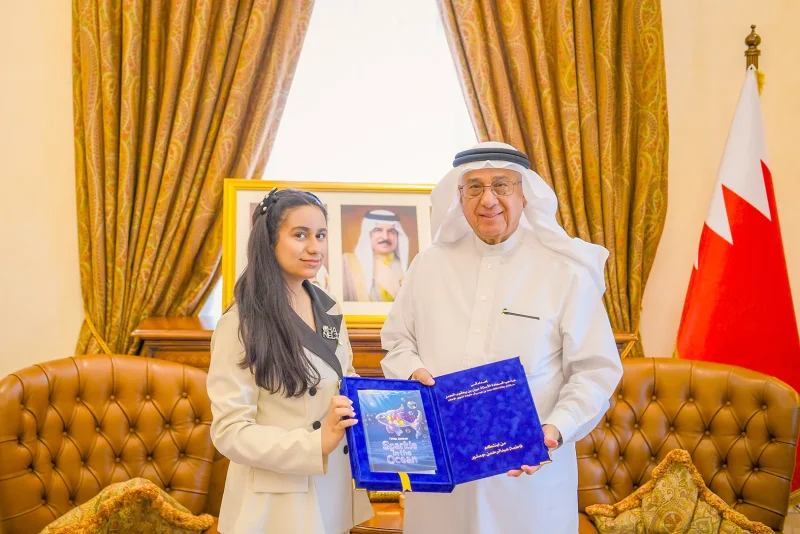 الحمر يشيد بموهبة فاطمة جمشير الأدبية