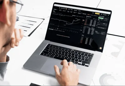 كيف يخدعنا عقلنا لاتخاذ قرارات مالية سيئة؟