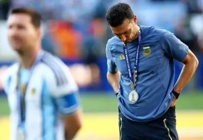 بعد صمت دام 3 سنوات.. خسارة كأس العالم تدفع سكالوني لتوجيه رسالة واعتذار