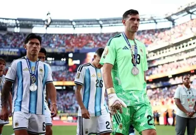 بعد الجدل.. لاعب الأرجنتين يكشف حقيقة ما حدث في الممر الشرفي أمام إسبانيا
