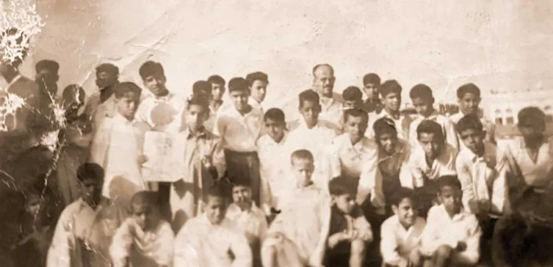بشمي يعرض صورة نادرة للهاشمي في طفولته.. رسم عبدالناصر بالعام 1956