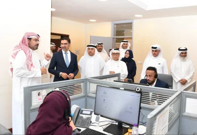 وزير شؤون البلديات والزراعة يتفقد مركز خدمة العملاء عن بعد للخدمات البلدية