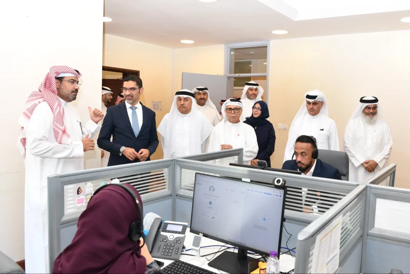 وزير شؤون البلديات والزراعة يتفقد مركز خدمة العملاء عن بعد للخدمات البلدية