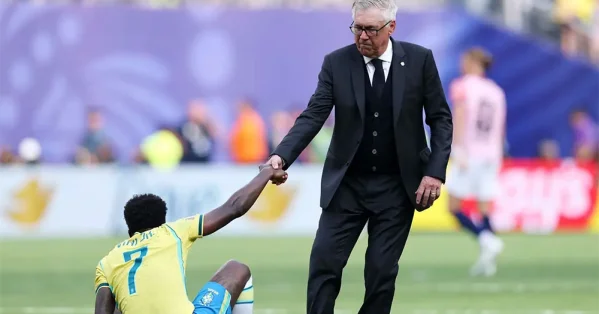أنشيلوتي في اعتراف مثير: ودعنا كأس العالم بسبب استراحة شرب الماء