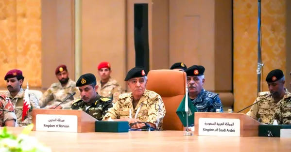 رئيس هيئة الأركان يشارك في اجتماع التحالف البحري لحماية الملاحة في باب المندب