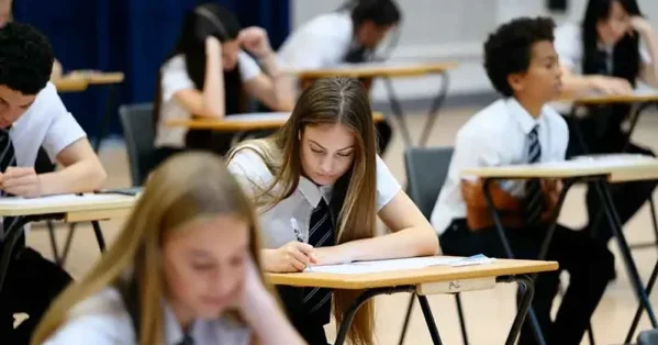 الثقة بالنفس وحب التحدي.. أسرار الاستمتاع بالامتحانات