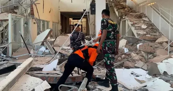إندونيسيا تعمل على تسريع إعادة التيار الكهربائي بعد زلزال فلوريس