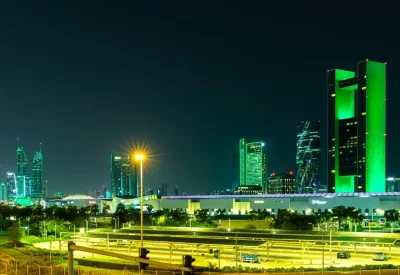 مملكة البحرين تزدان باللون الأخضر احتفاءً باليوم الوطني السعودي السادس والتسعين