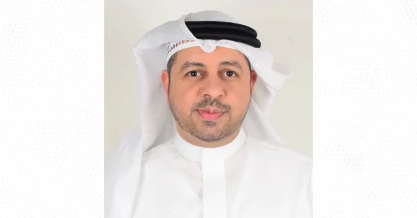 كاتب "البلاد" أحمد العويناتي ينال زمالة الجمعية الملكية للطيران البريطانية