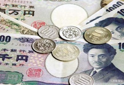 الين يتراجع بفعل توقعات الرفع البطيء لـ“الفائدة”
