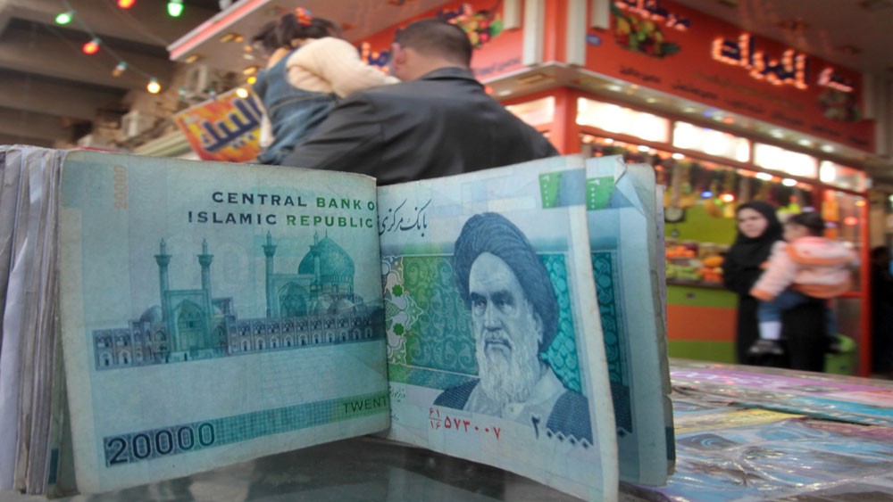 إيران: التومان العملة الرئيسة بدلاً من الريال