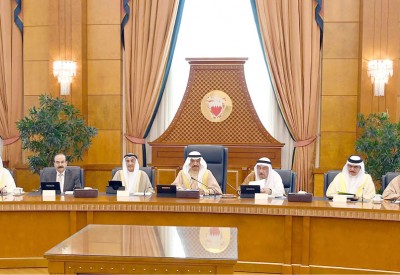 رئيس الوزراء يوجه: توفير كل أوجه الرعاية والمساعدة للحجاج البحرينيين 