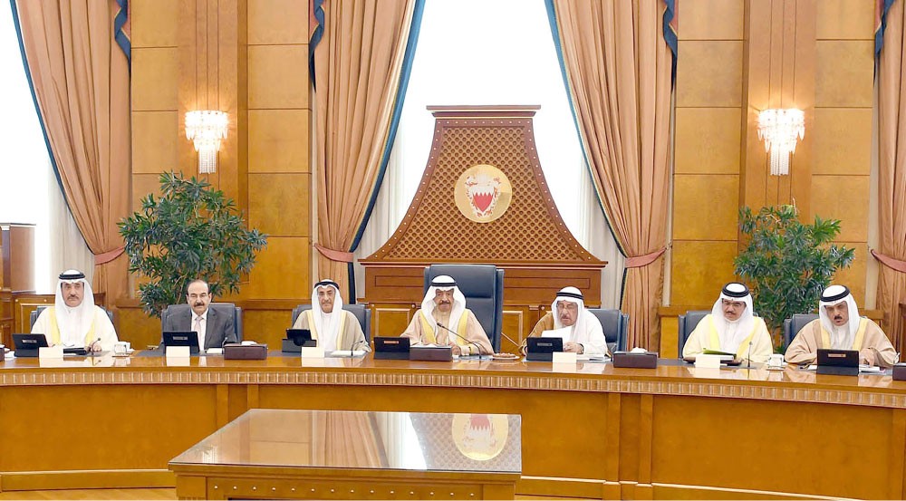 رئيس الوزراء يوجه: توفير كل أوجه الرعاية والمساعدة للحجاج البحرينيين 