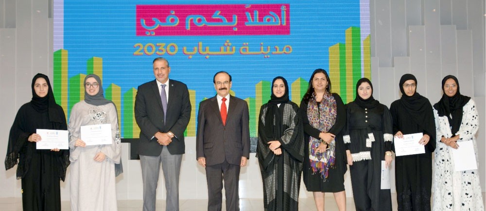 ميرزا يكرم الفائزين بابتكارات الطاقة المتجددة