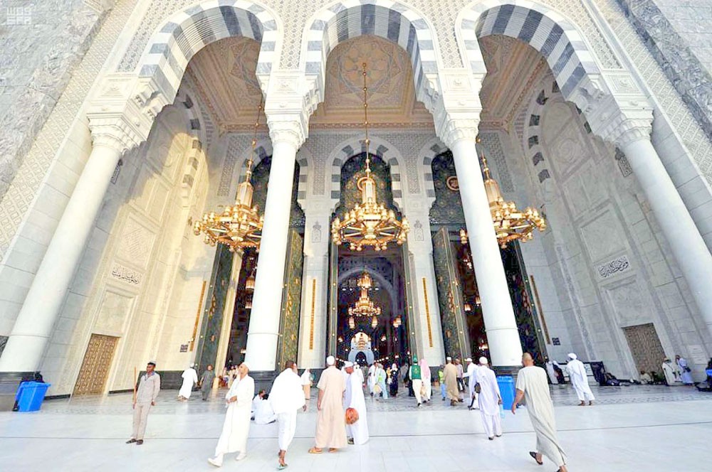 210 موظفين لمتابعة أبواب المسجد الحرام