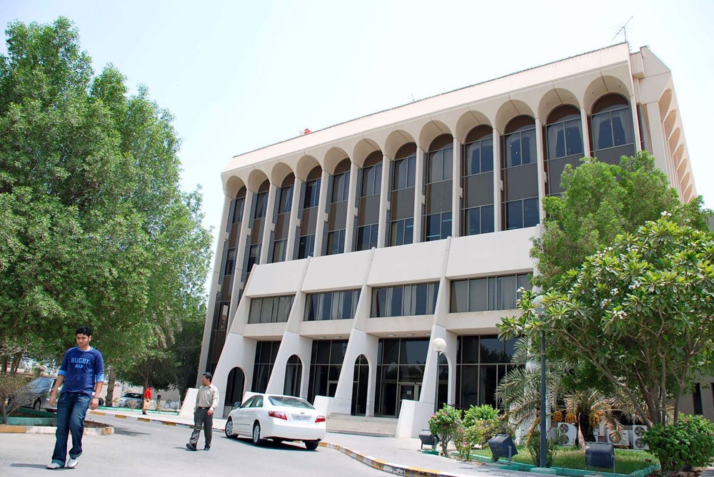 “العمل” تجري دراسات لجميع الظواهر الاجتماعية 