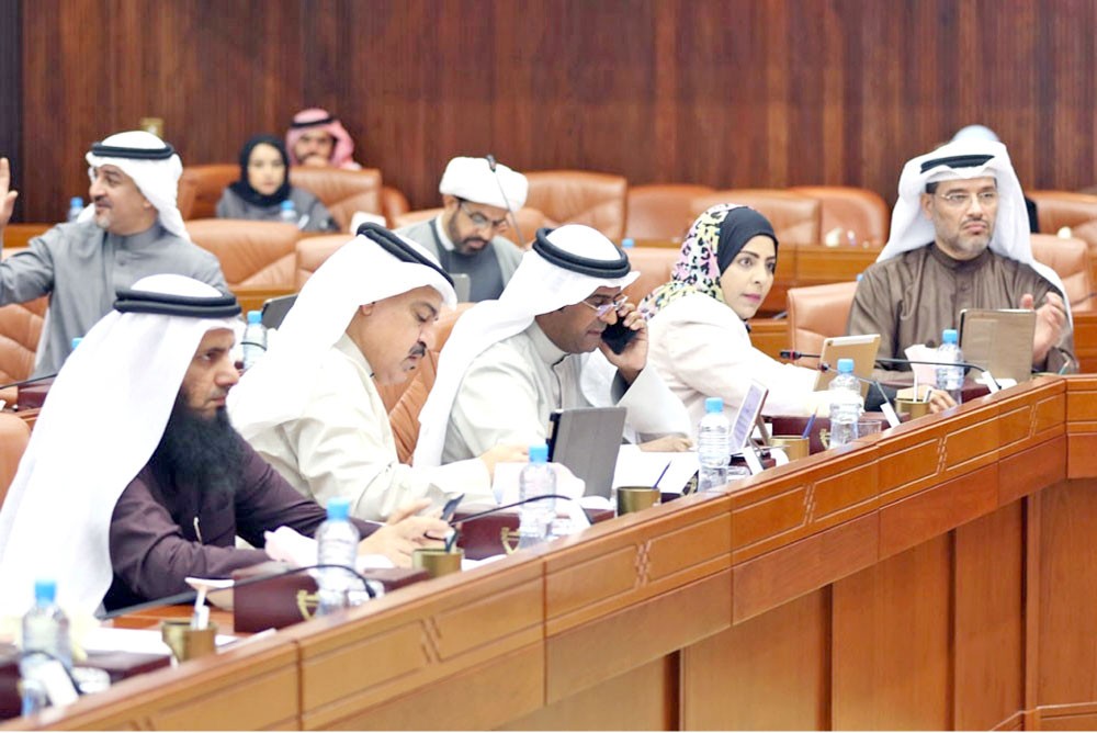 استقصاء “البلاد”: البرلمان البحريني الأقل حظا في إجمالي حقه من الأسئلة