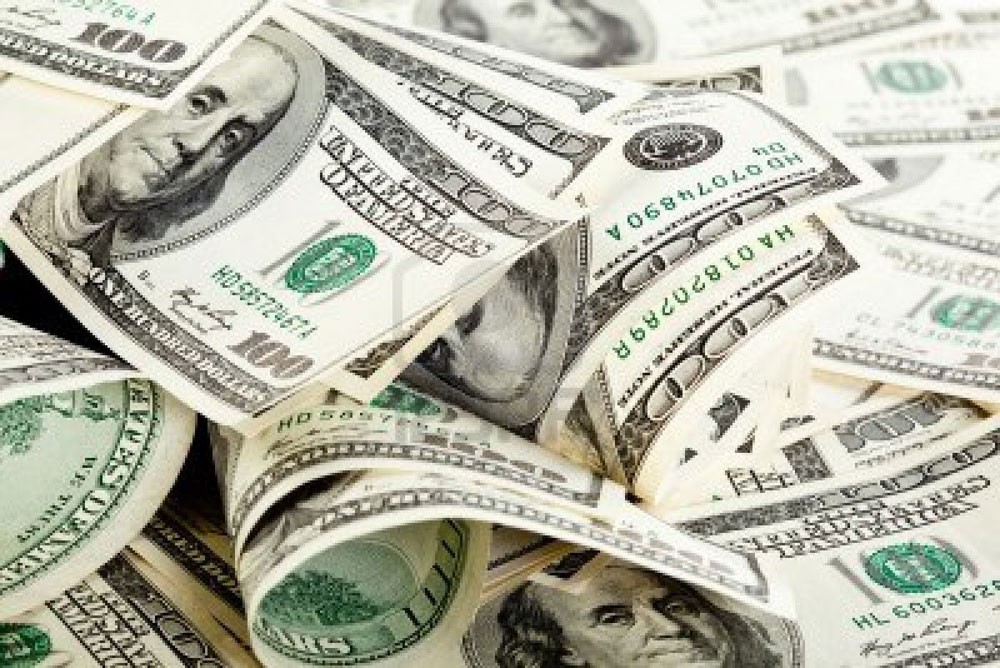 الدولار يواصل مكاسبه مع توقعات رفع “الفائدة” 