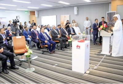 وزير المواصلات: طرح ترددات جديدة نهاية العام لشركات الاتصالات بالبحرين
