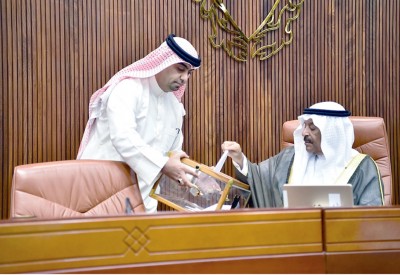 فخرو يرأس لجنة الرد على الخطاب الملكي