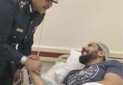نائب رئيس الأمن العام يزور المعتدى عليه بالضرب أثناء عمله