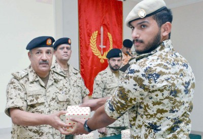 تخريج دورة متخصصة بمركز تدريب قوة الدفاع الملكي