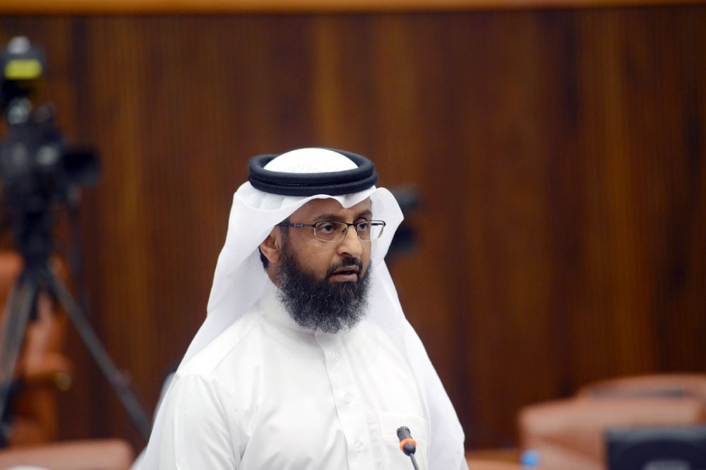 نشهد لناصر بن حمد بالإقدام والبسالة