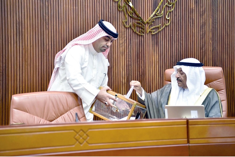 فخرو يرأس لجنة الرد على الخطاب الملكي