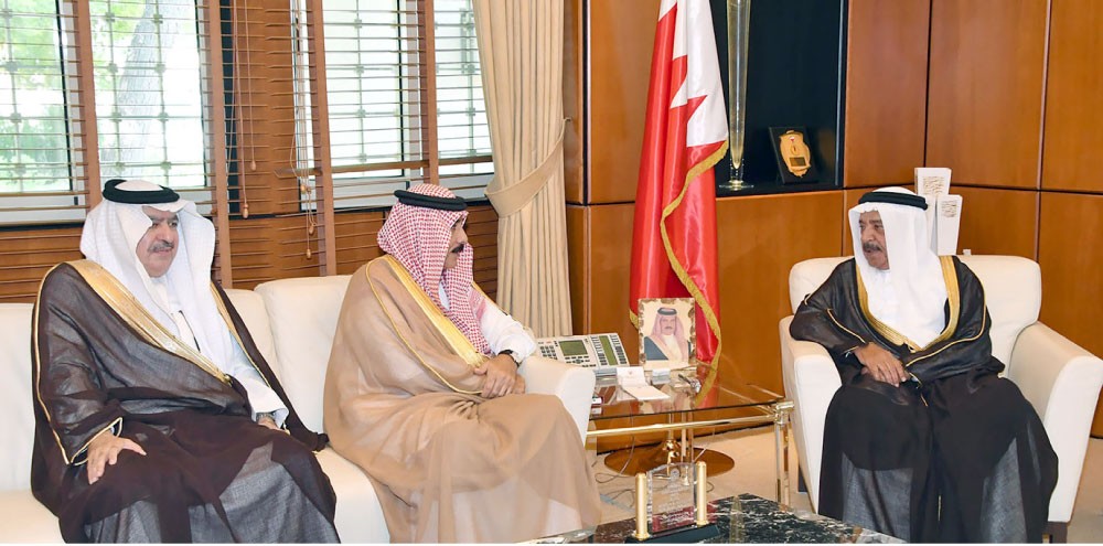 وزير الديوان الملكي: جسر الملك فهد إنجاز حضاري