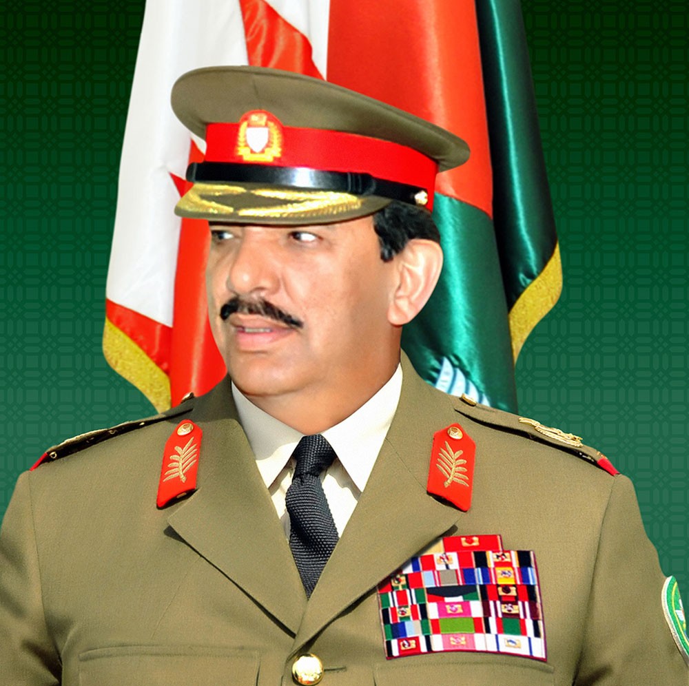 المشير: “الدفاع” ميدان للبذل بتوجيهات جلالة الملك