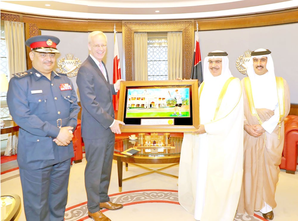 وزير الداخلية يودع السفير الأميركي