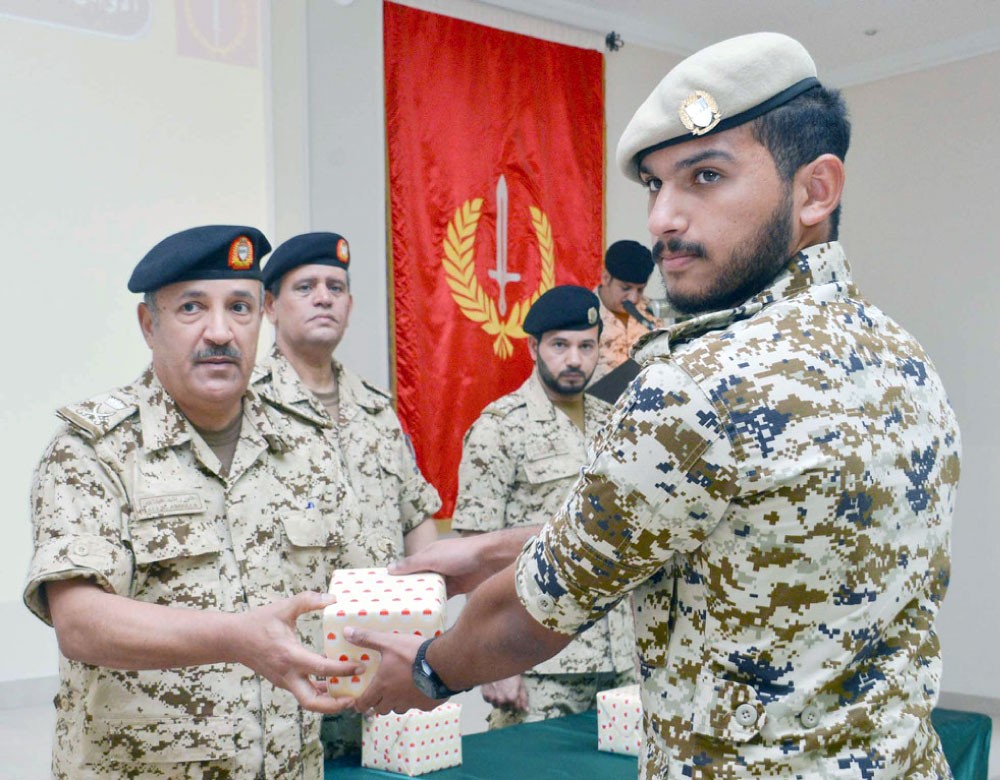 تخريج دورة متخصصة بمركز تدريب قوة الدفاع الملكي
