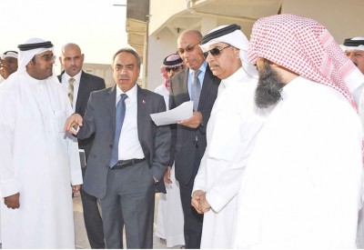 خلف يتفقد احتياجات “خامسة الجنوبية” الخدمية