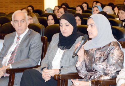 تطوير السياسات والقوانين وأنظمة العمل لخلق بيئة مناسبة للمرأة