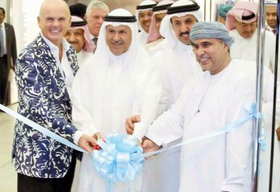 محافظ العاصمة يفتتح بوتيك “روجا” للعطور الراقية