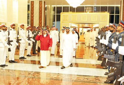 العاهل يصل إلى دولة الإمارات