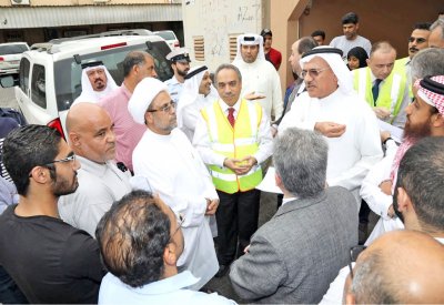 خلف يتفقد تقدم العمل في صيانة منازل بوري المتضررة 