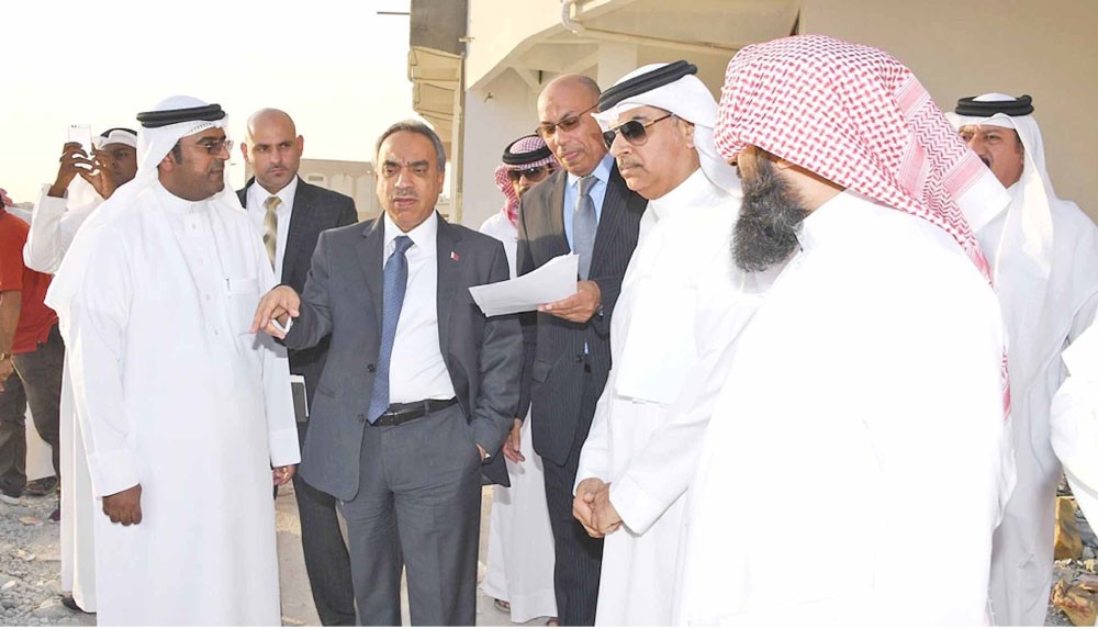 خلف يتفقد احتياجات “خامسة الجنوبية” الخدمية