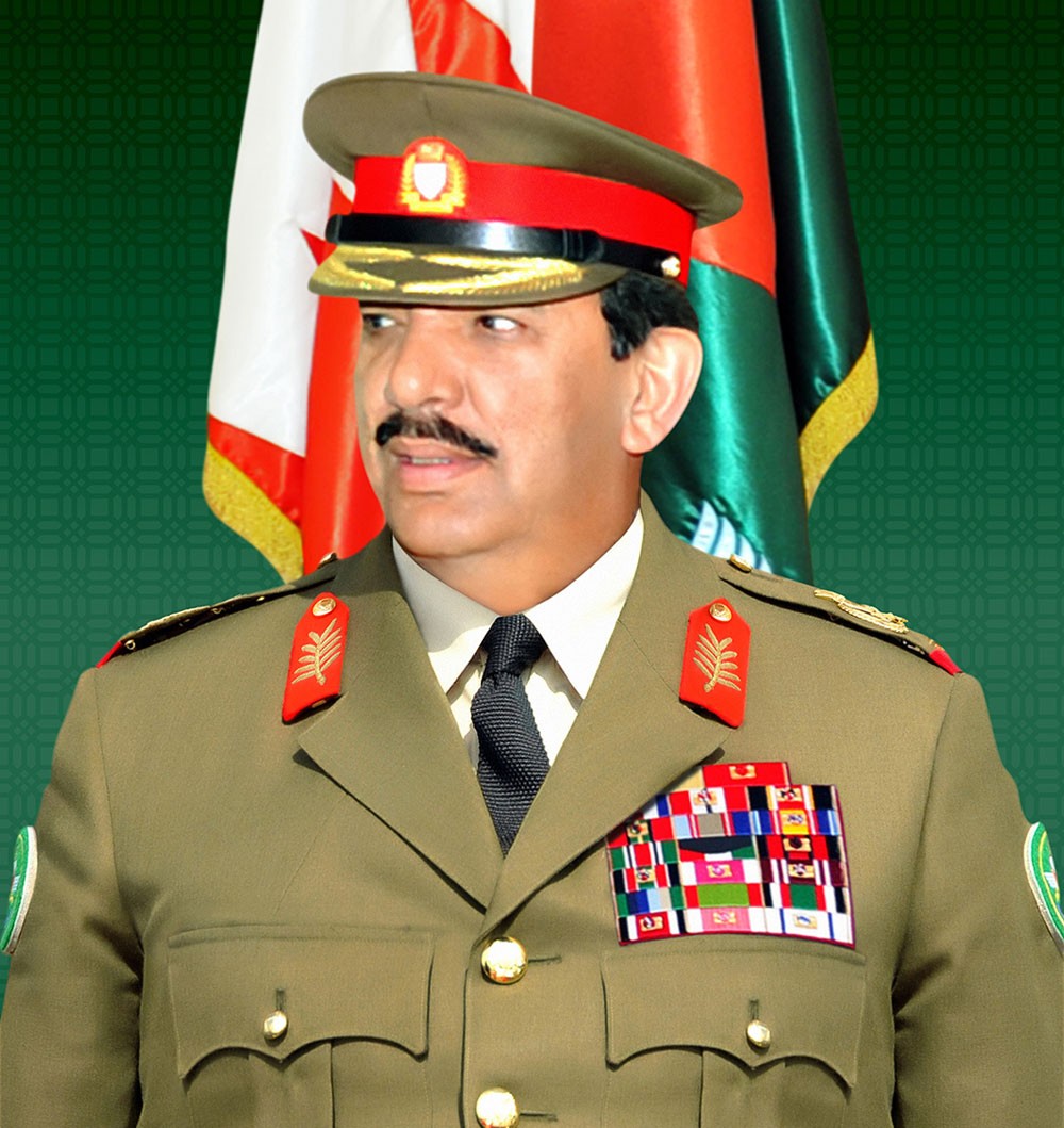 المشير يشيد بالتعاون العسكري مع بريطانيا