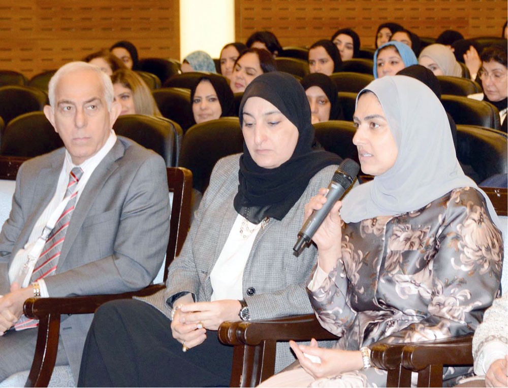 تطوير السياسات والقوانين وأنظمة العمل لخلق بيئة مناسبة للمرأة