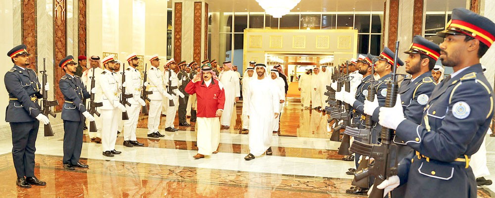 العاهل يصل إلى دولة الإمارات