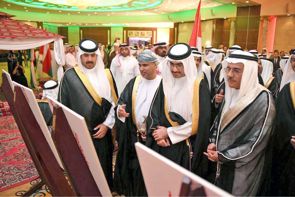 الشيخ خليفة بن راشد وسمو الشيخ خليفة بن علي يحضران حفل السفارة العمانية