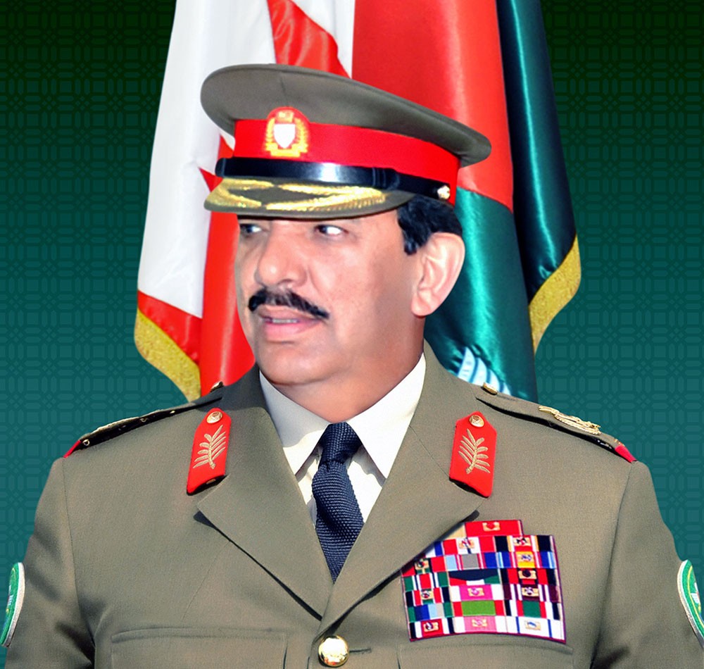  القائد العام يتمنى التوفيق لقائد “درع الجزيرة” الجديد 