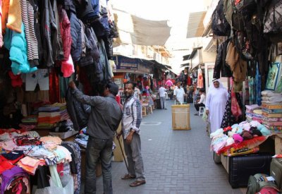 رفع إيجارات محلات بسوق المنامة 200 % 