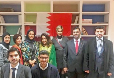 المستشارة للطلبة: مثلوا البحرين خير تمثيل بتفوقكم وإنجازاتكم