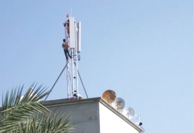 أنباء عن مساعٍ لتحويل أبراج الاتصالات إلى شركة واحدة