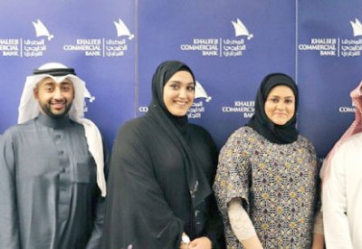 “الخليجي التجاري” يواصل تكريم موظفيه 