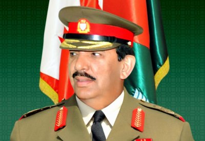 المشير الركن الشيخ خليفة بن أحمد آل خليفة بنى درعا حصينا حمى الوطن